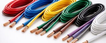 découvrez notre guide détaillé des couleurs des fils électriques pour comprendre leur signification et assurer une installation sûre et conforme aux normes.