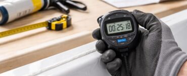 découvrez comment mesurer avec précision le temps de séchage du silicone avant la mise en eau pour garantir une étanchéité optimale et éviter les fuites.