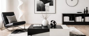 découvrez notre sélection des 10 objets noirs et blancs incontournables pour ajouter une touche moderne et élégante à votre intérieur.
