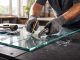 découvrez notre guide complet pour apprendre à couper du verre securit comme un professionnel, avec des conseils pratiques et des techniques sécurisées.