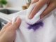découvrez nos astuces efficaces pour traiter une tache de myrtille rapidement et éviter qu'elle ne s'incruste sur vos vêtements ou surfaces.